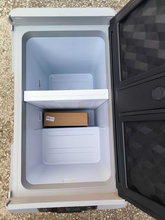 ДВУЗОНОВ !!! Компресорен Хладилник-фризер  12-24-220v 55л.