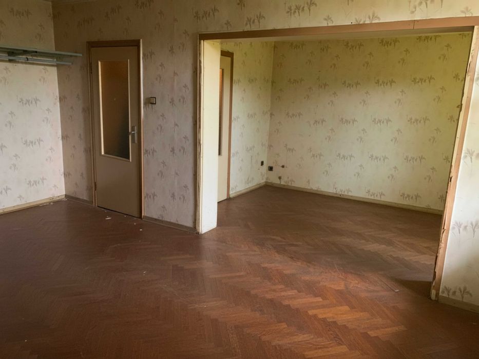 Продава четиристаен апартамент на 1-ви етаж ТОП ЦЕНТЪР в гр. Полски Тръмбеш