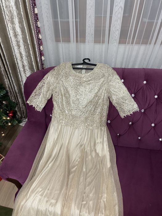 продается женское платье