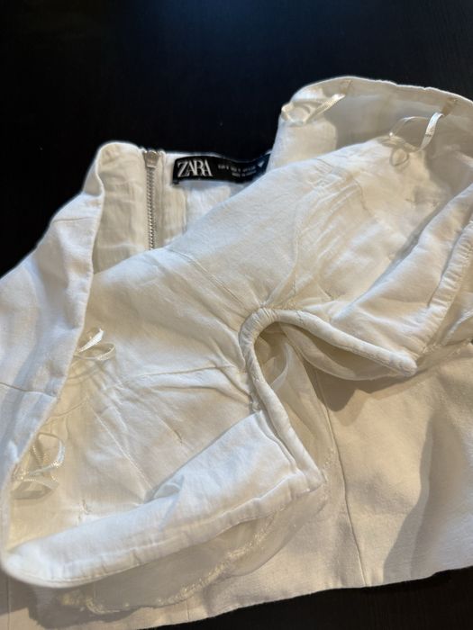 Ефвктен Топ Zara с цвете