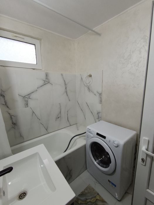 Închiriez apartament cu o cameră zona Precista Mall