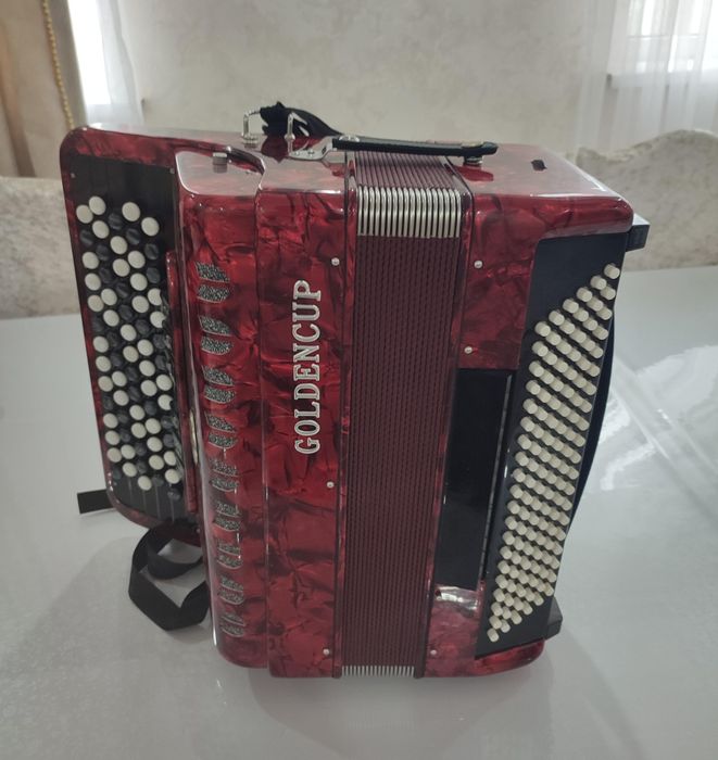 Продам пятирядный баян  новый