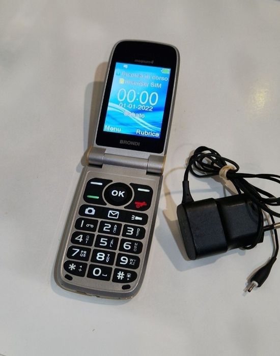 Super telefon cu clapeta.  Special pentru Seniori.