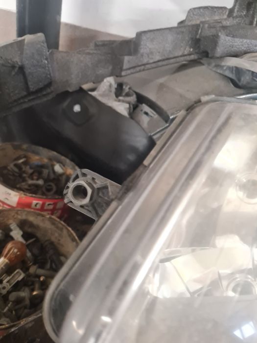 Vând far cu lupa  stanga ww passat B6 ,în stare buna!