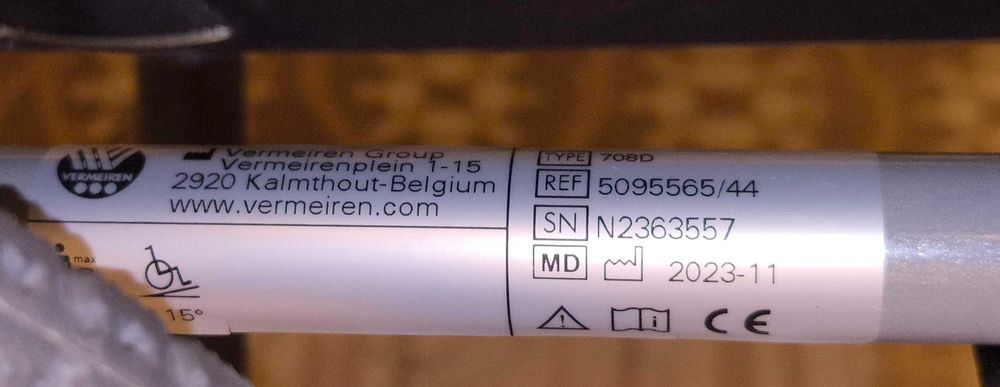 Vând fotoliu rulant / scaun cu rotile Vermeiren 708D, cu posibilitate de actionare la o singura mana