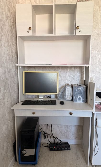 Продам компьютерный столик