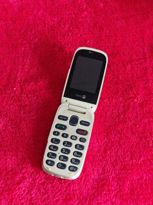 Telefon cu clapeta cu display generos