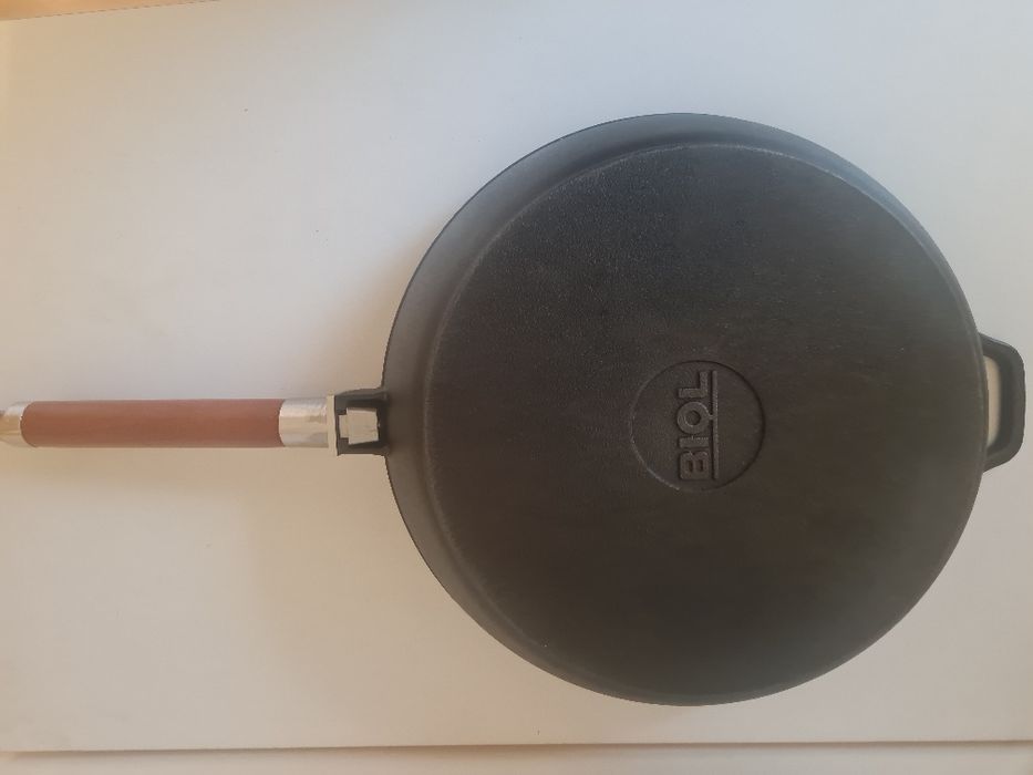 Продавам чугунен тиган BIOL -28 см.