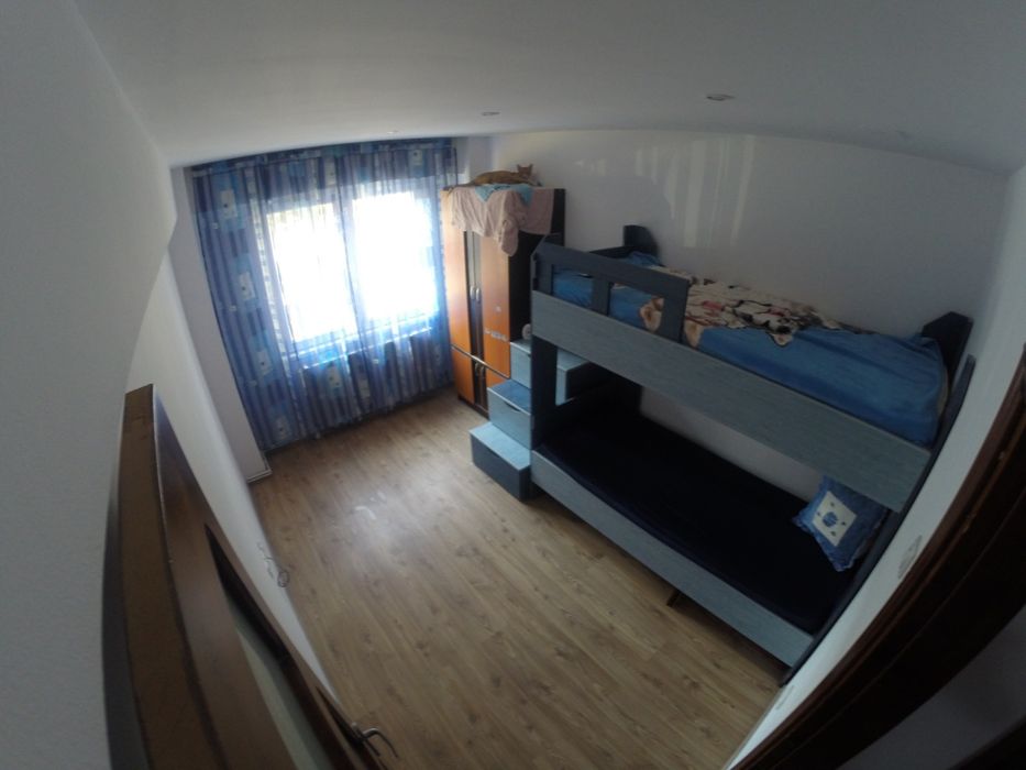 Închiriez apartament 3 camere