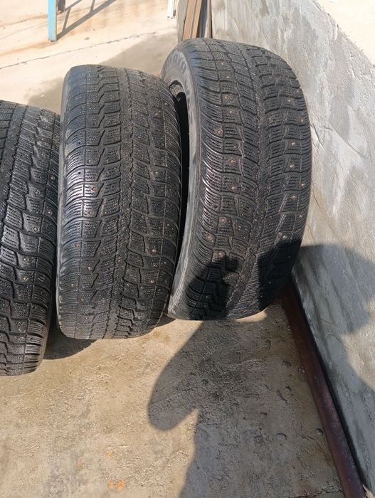 Продам шипованую резину R17 225/55