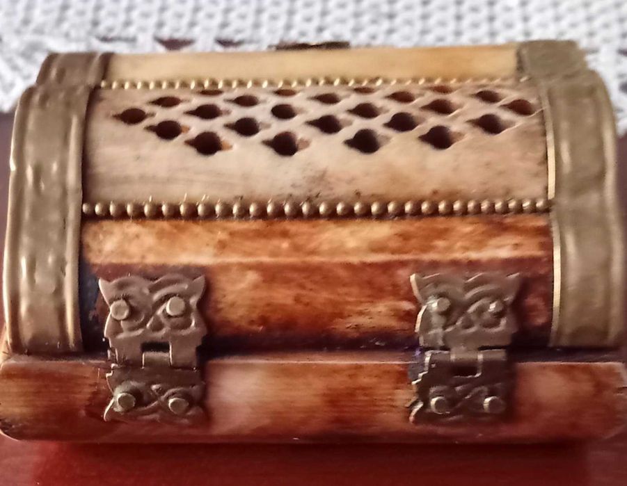 Кутия за бижута от камилска кост