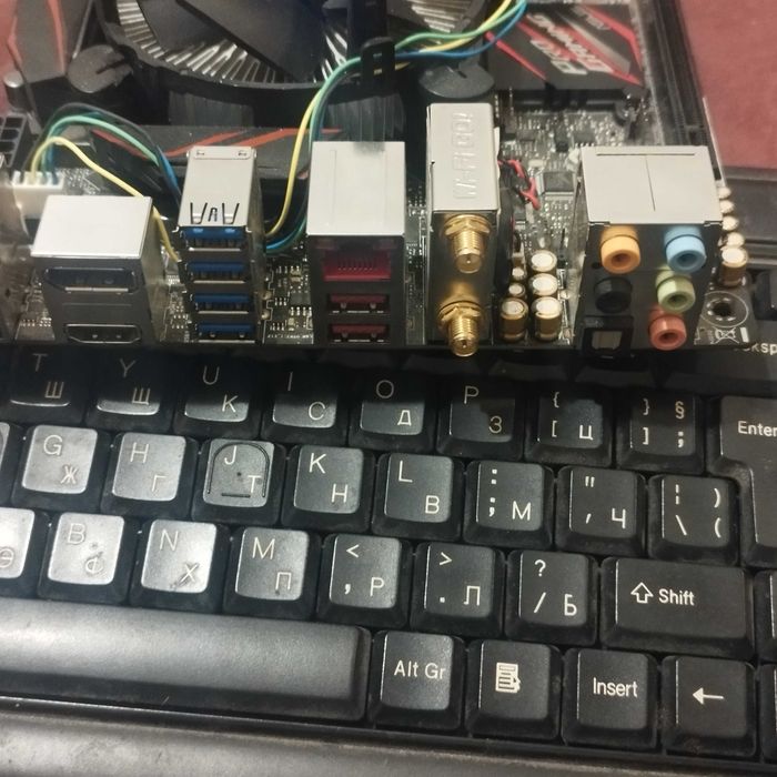 дънна платка  ASUS  Z170I PRO GAMING ,8 GB DDR4,250GB SSD M.2 ITX