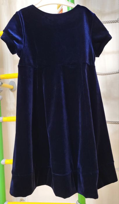 Шикарное платье под бархат на 5-6 лет