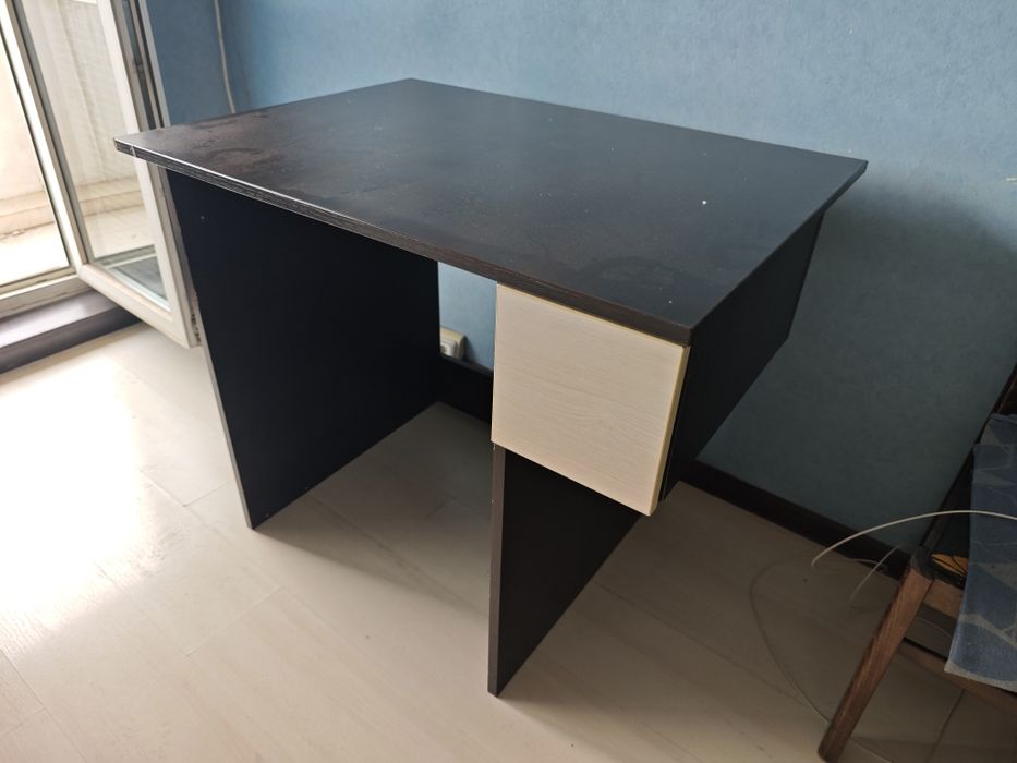 Продавам комплект TV шкаф, бюро и холна масичка