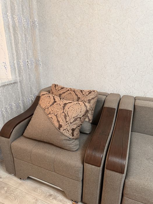 Диван с креслом