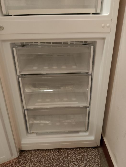 Подарявам хладилник Whirlpool