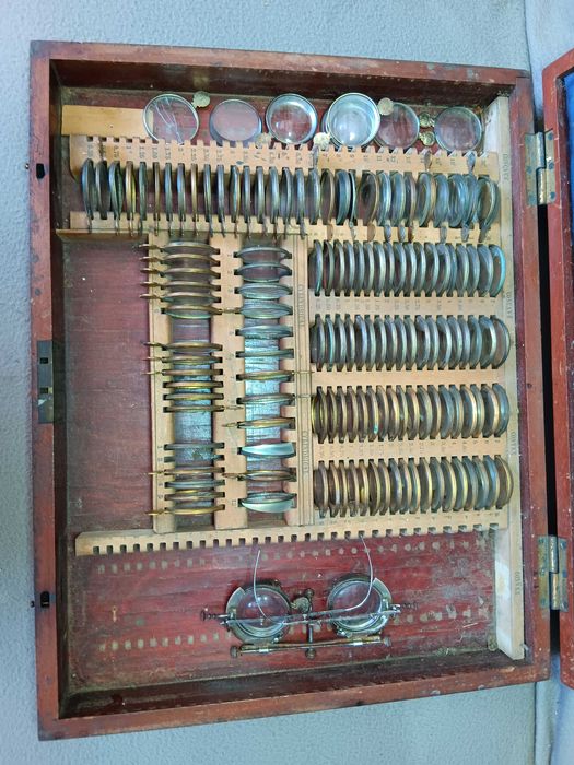 Instrument de masurat dioptria in diplomat de lemn, Vechi de colectie