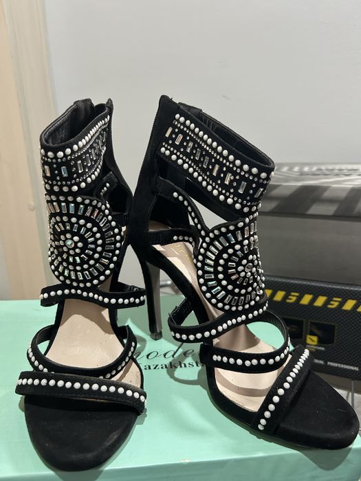 Туфли женские со стразами