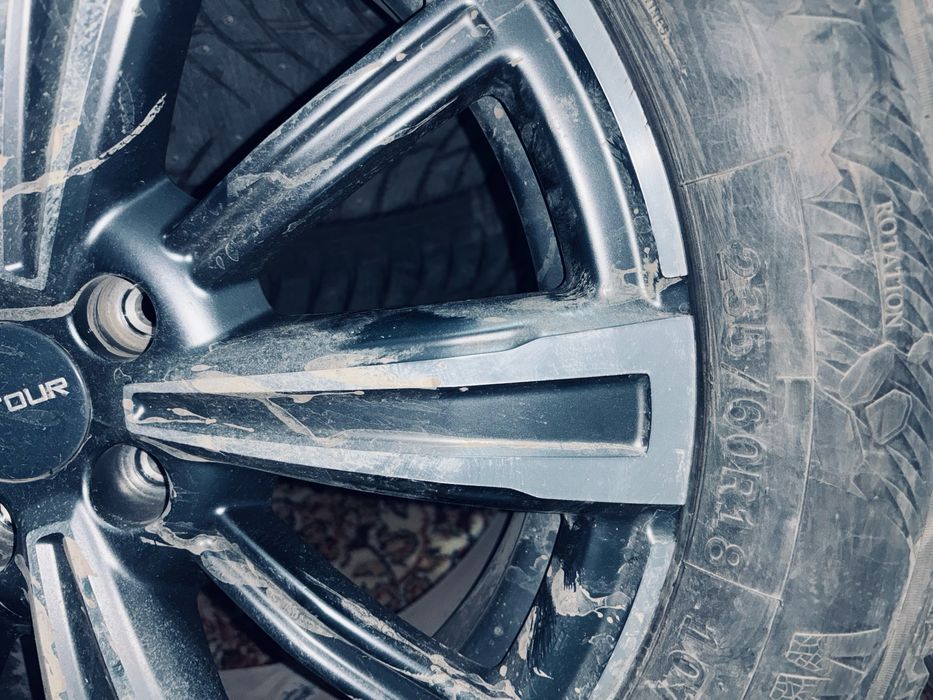 Продам комплект зимних шин