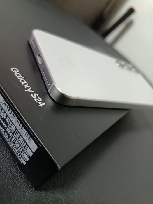 Vând Samsung S24 Alb 128/8 Gb