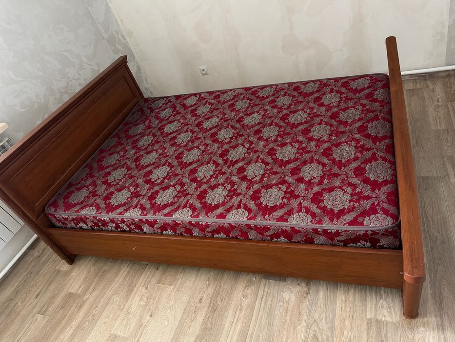 Продам спальный гарнитур