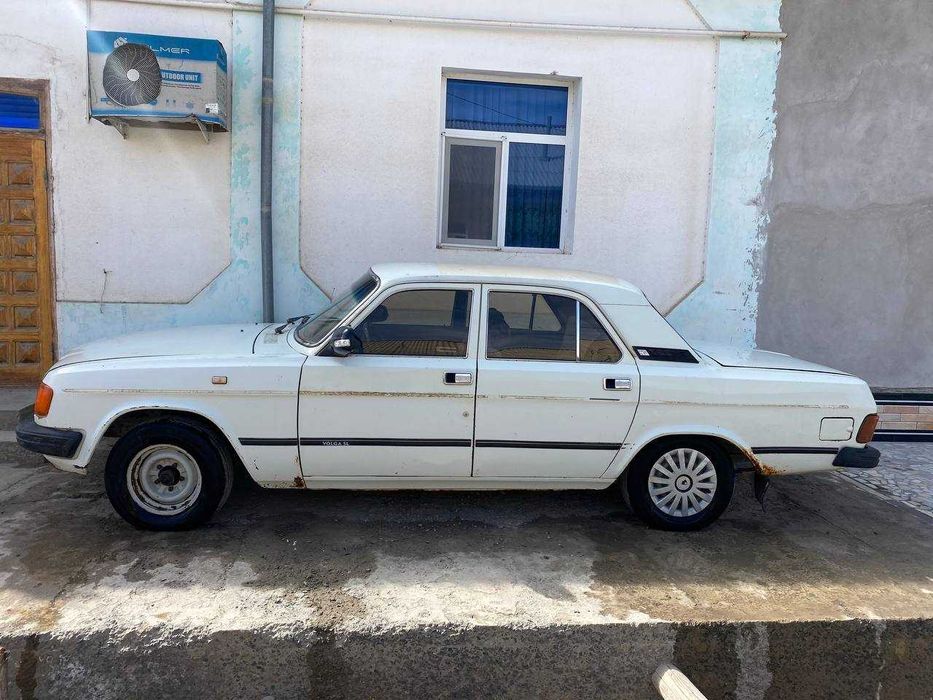 GAZ Volga 31029.