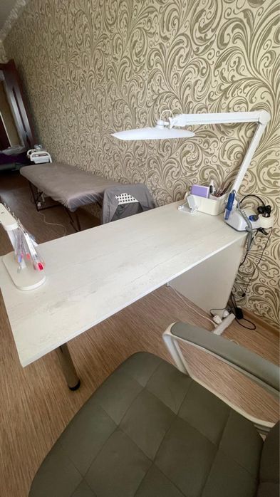 Продам маникюрный стол