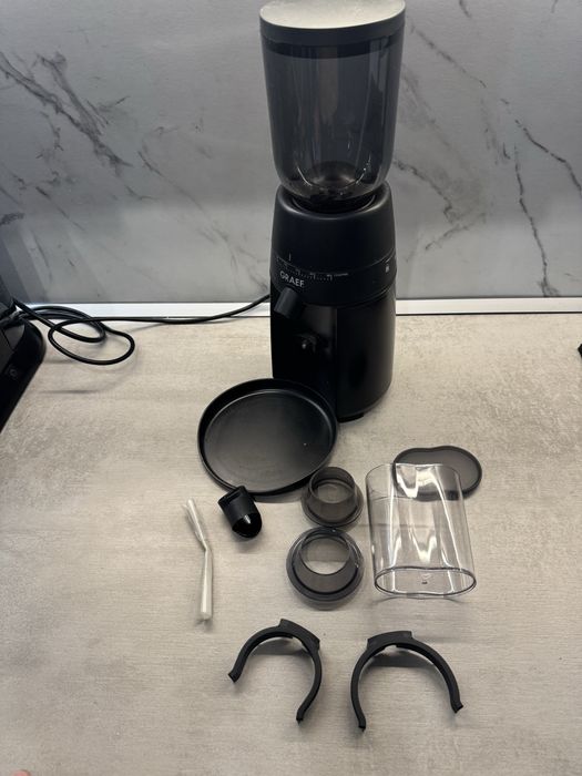 Delonghi Dedica si Rasnita Graef CM702