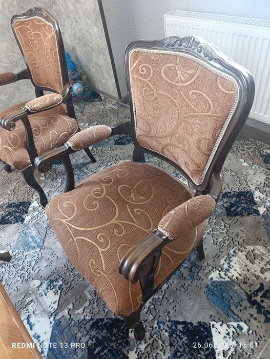 Продам старый диван кресло и столик