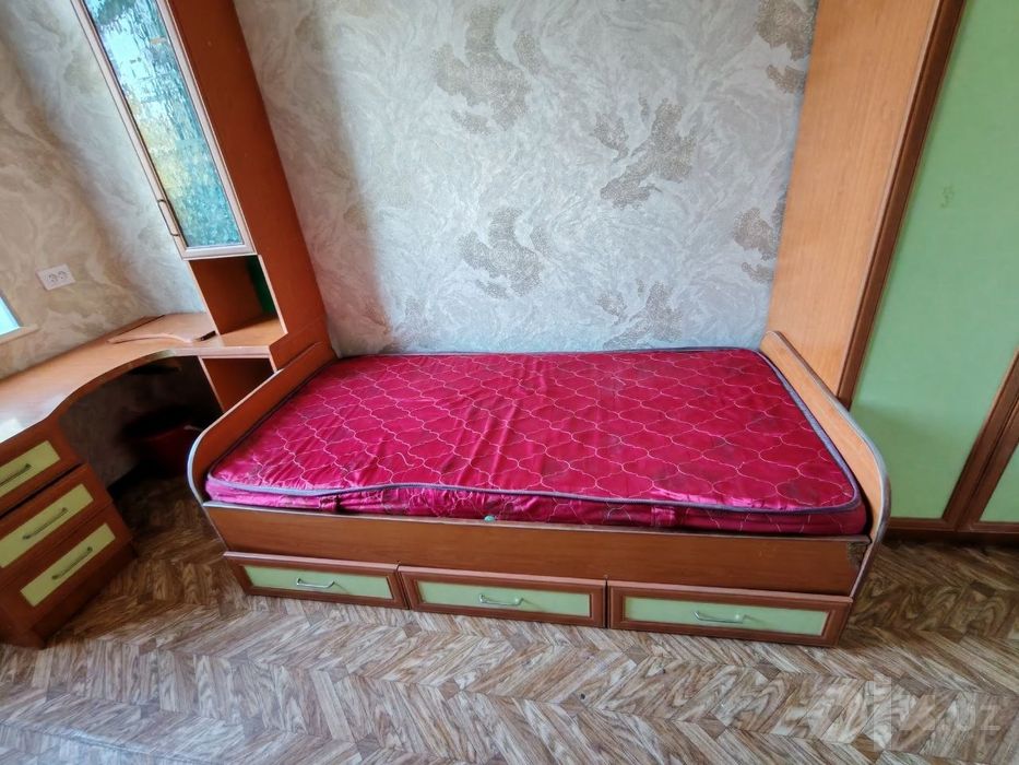 Продаётся гарнитур в детскую комнату
В комплект входит:
• шкаф;
• пи