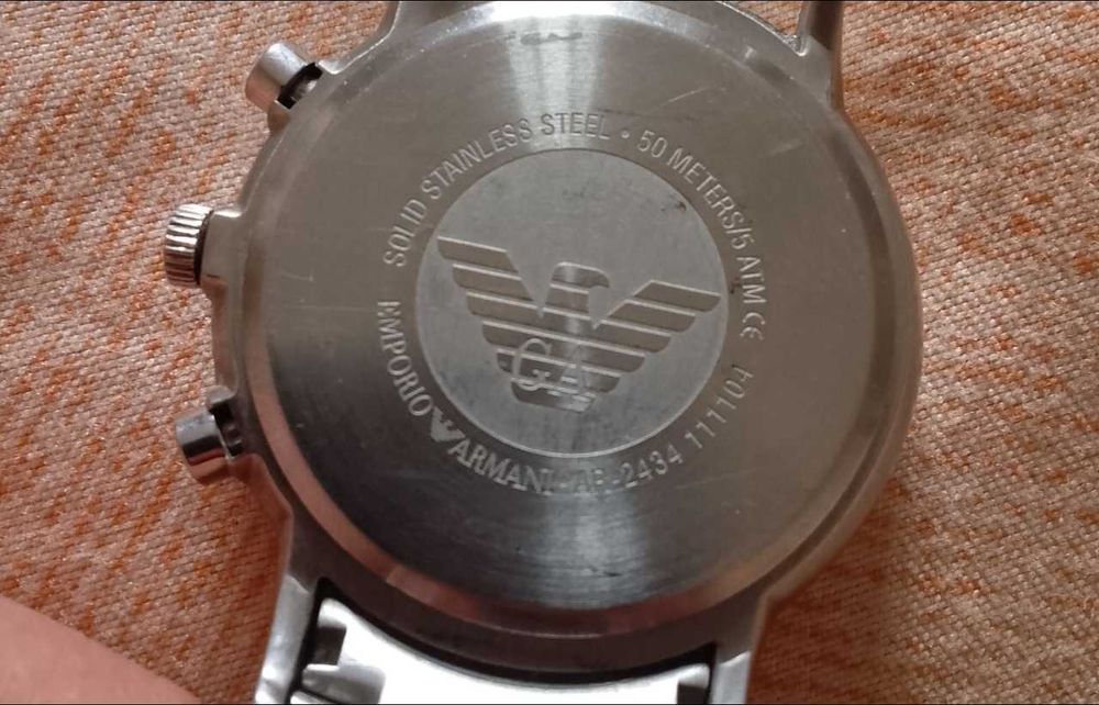 Продаю часы Emporio Armani