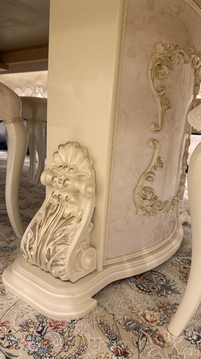 Мебель стол со стульями как Новый!