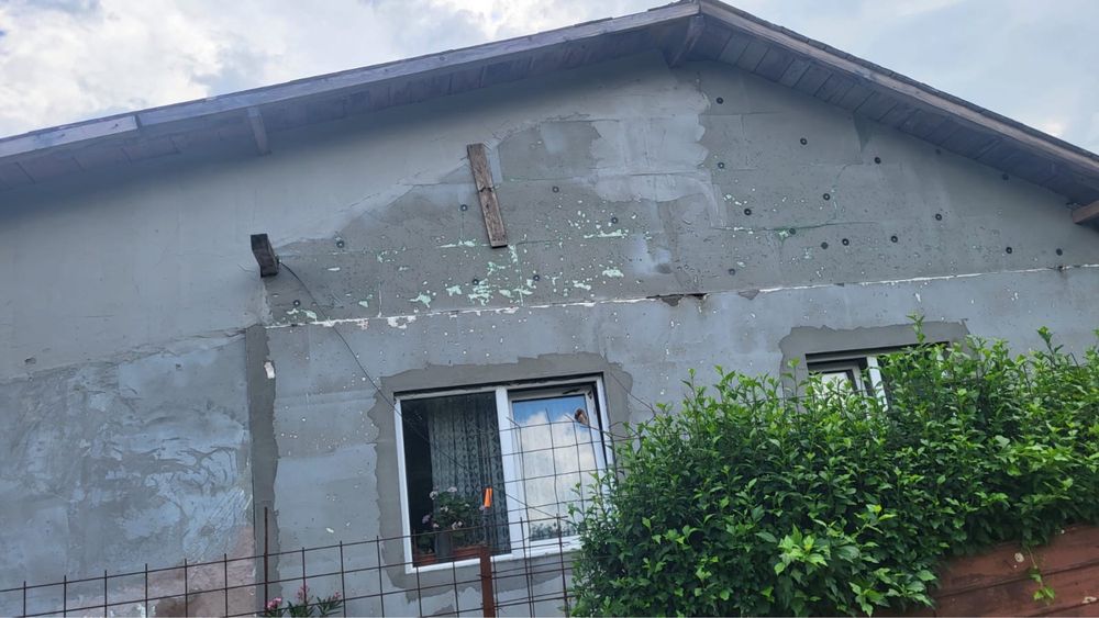 Casa curte petrechioaia surlari