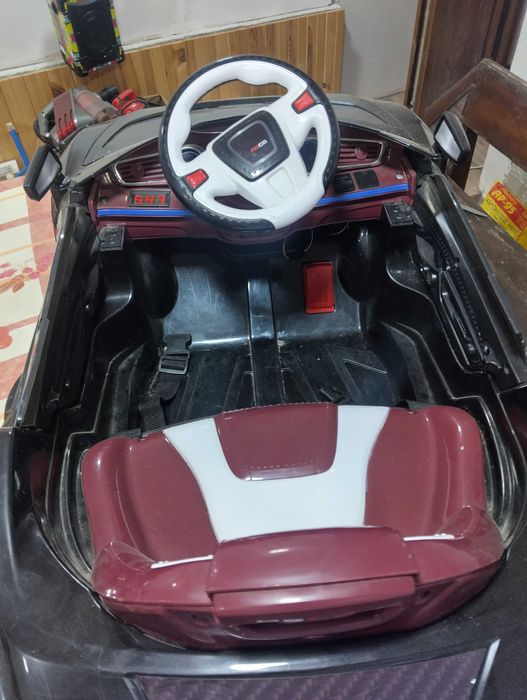 Акумулаторна детска кола