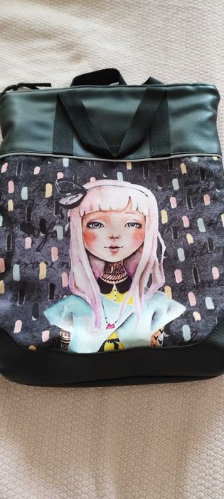 Дамска раница размер А4