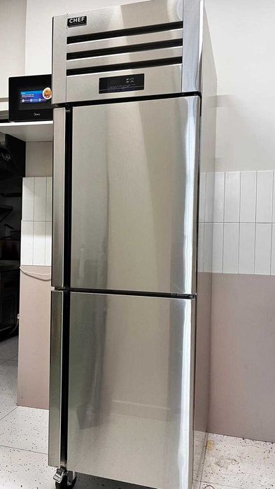 Продам профессиональный холодильник бренда CHEF