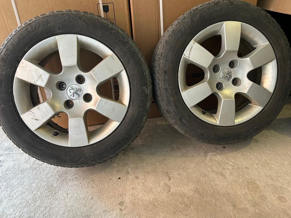Vând jante aluminiu originale Peugeot pe 16 și anvelope de iarna  folosite 2 sezoane.