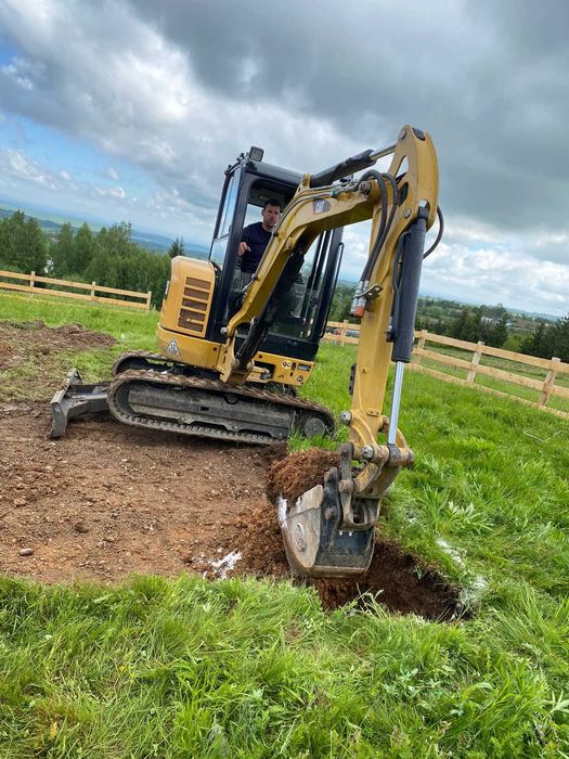 Închiriez mini încărcător Bobcat Cu Operator