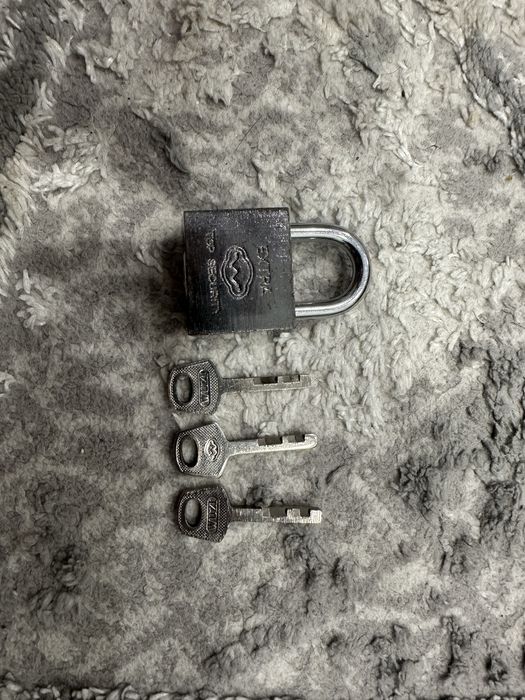 Замок с тремя ключами