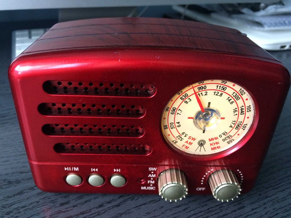 Radio cu aspect vintage Prunus J-160 functional.Cititi tot anuntul.