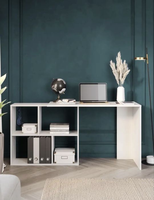 Продам стол белый в отличном состояний