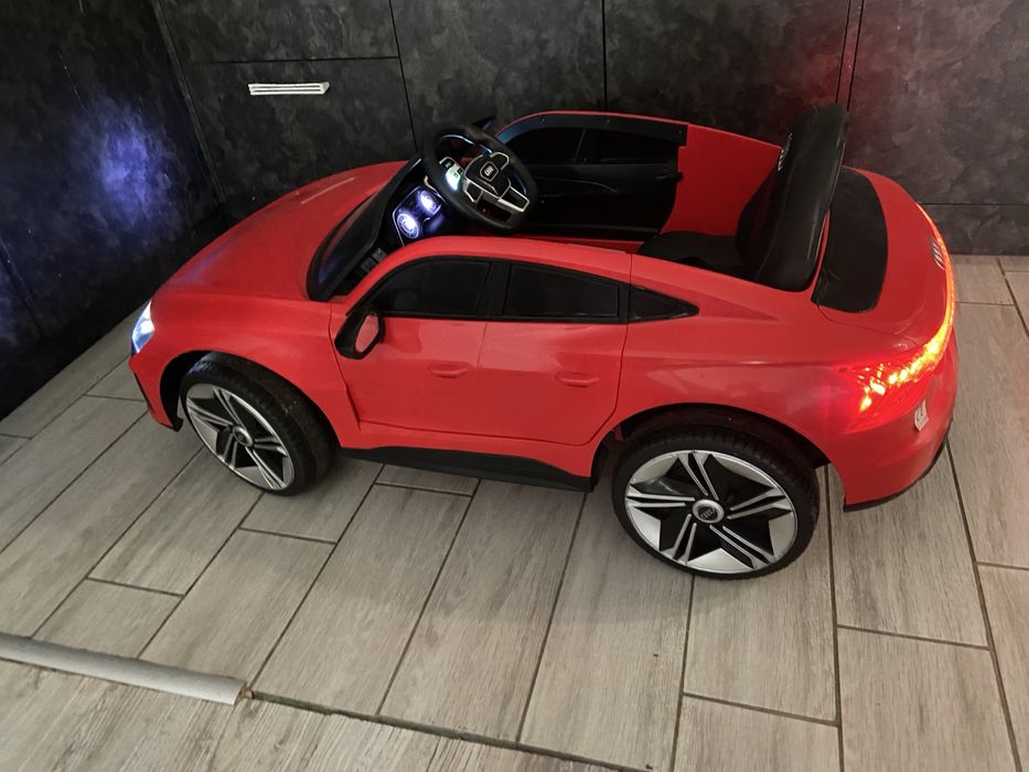 Детска акумулаторна кола Audi e-tron GT – Перфектният подарък с НОВА батерия!