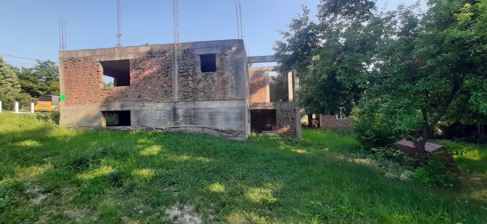 Casa 4 dormitoare și 2 livinguri