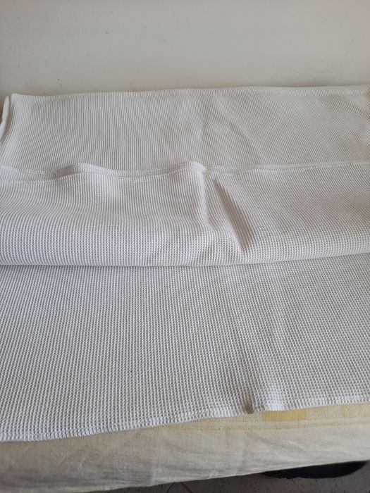 Frumoasa fața de masa din bumbac cu servetele