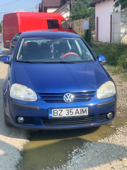 Vând golf 5 an 2004