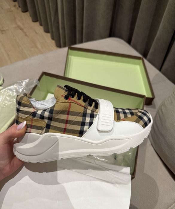 Обувки Burberry