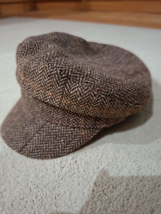 Зимна шапка с козирка Mango