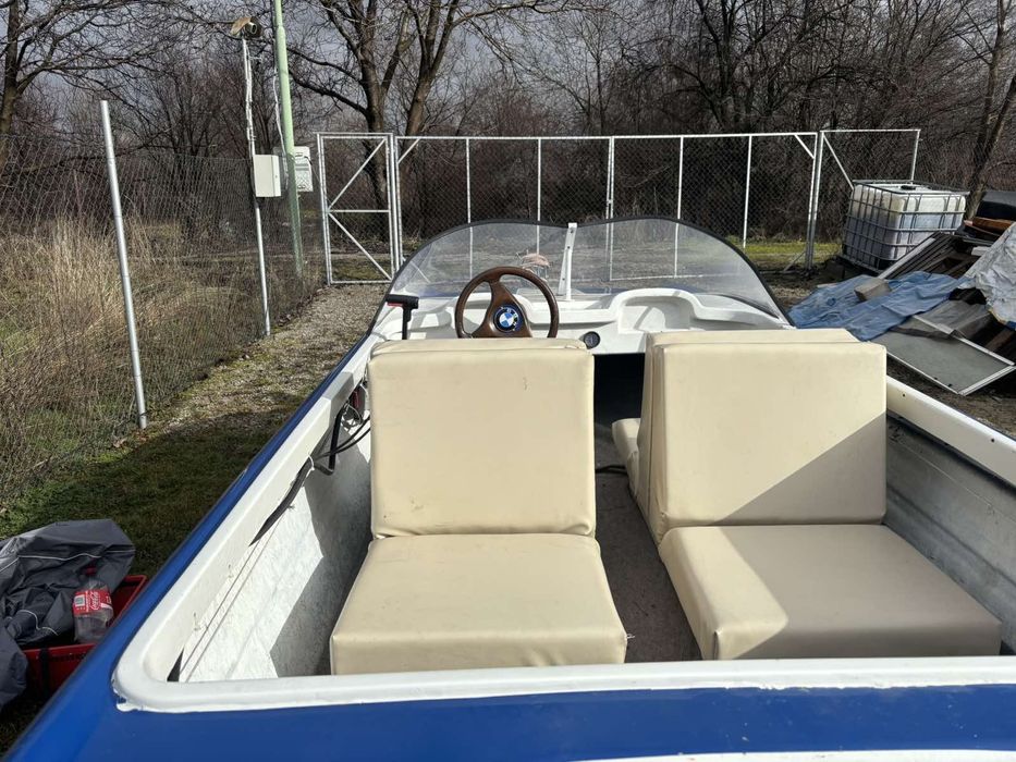 Лодка тримаран с двигател Евинруд и к