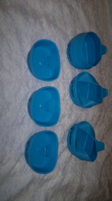 Спасителни жилетки и чашки туристически