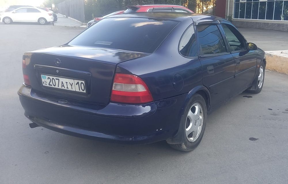 Продам автомобиль Опель Вектра 1998г.